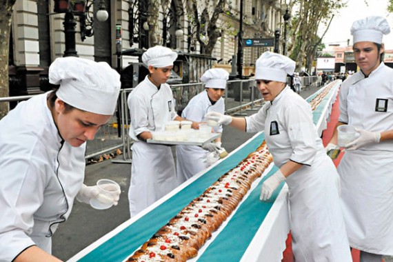 The biggest Easter bread braid of the country