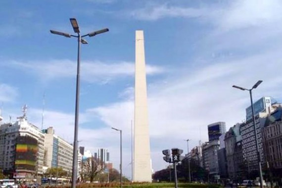 What happened to the top of the obelisk?