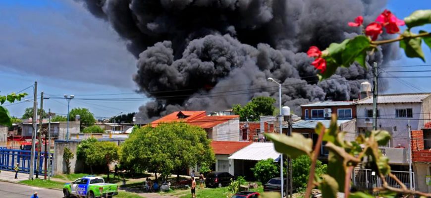 Factory in Buenos Aires burns down